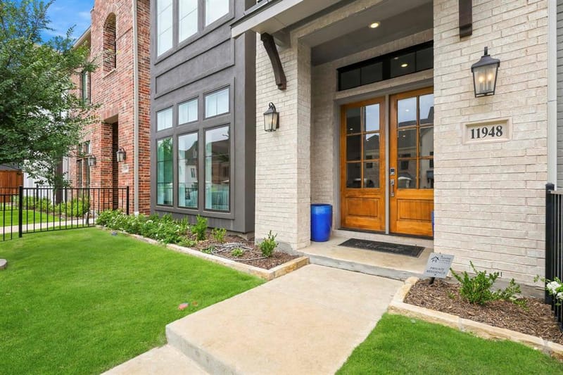 11948 Dahlia Bay Drive, Frisco TX 75033 - Photo 2