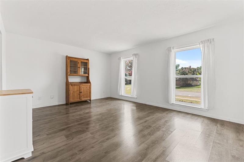 7233 Bayberry Lane, Dallas TX 75249 - Photo 5