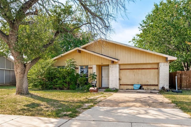 422 N Holiday Drive, Grand Prairie TX 75052 - Photo 3