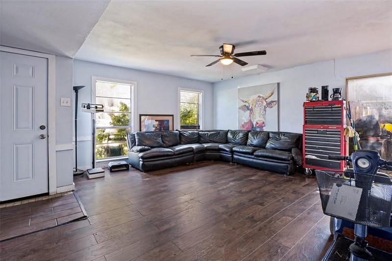 422 N Holiday Drive, Grand Prairie TX 75052 - Photo 5