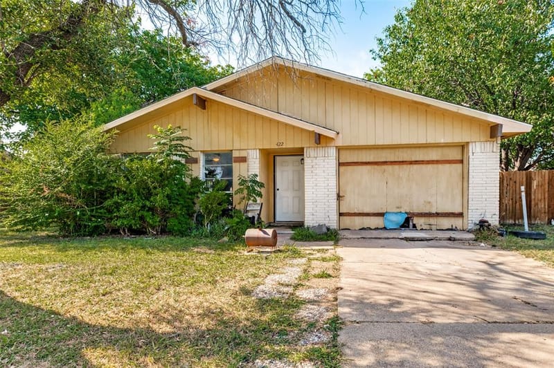 422 N Holiday Drive, Grand Prairie TX 75052 - Photo 4