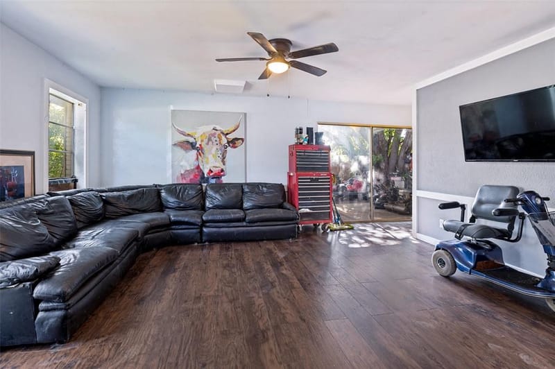 422 N Holiday Drive, Grand Prairie TX 75052 - Photo 8