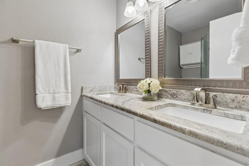 10647 Chesterton Drive, Dallas TX 75238 - Photo 18