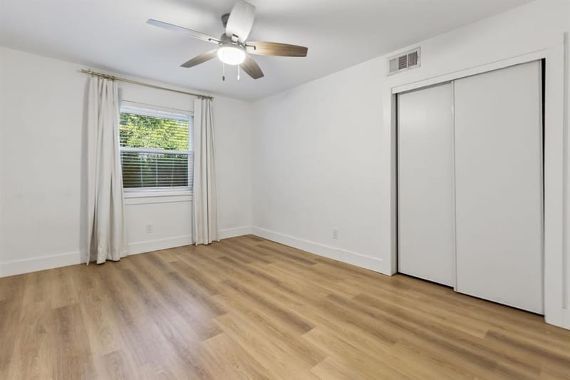 10647 Chesterton Drive, Dallas TX 75238 - Photo 21