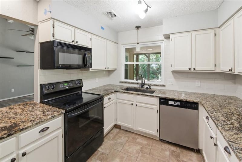 200 Almond Lane, Euless TX 76039 - Photo 13