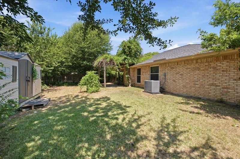200 Almond Lane, Euless TX 76039 - Photo 5