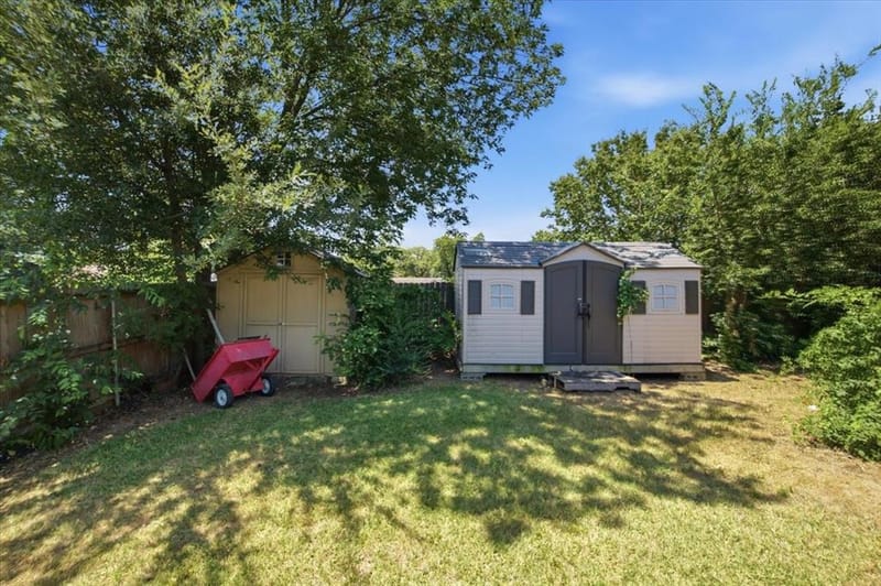 200 Almond Lane, Euless TX 76039 - Photo 4