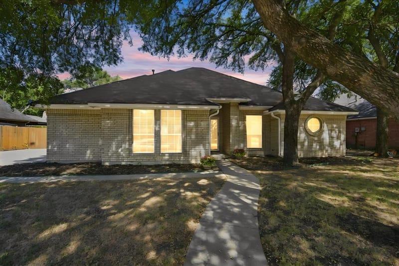 907 Red Oak Drive, Mansfield TX 76063 - Photo 2