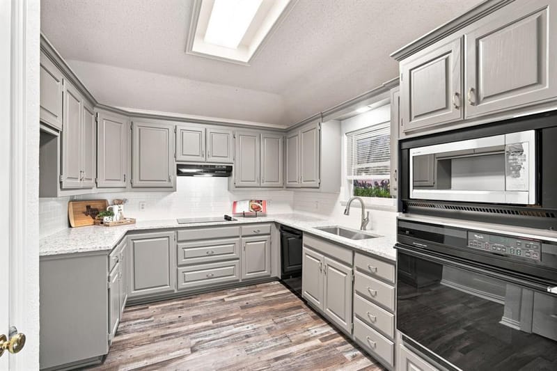 907 Red Oak Drive, Mansfield TX 76063