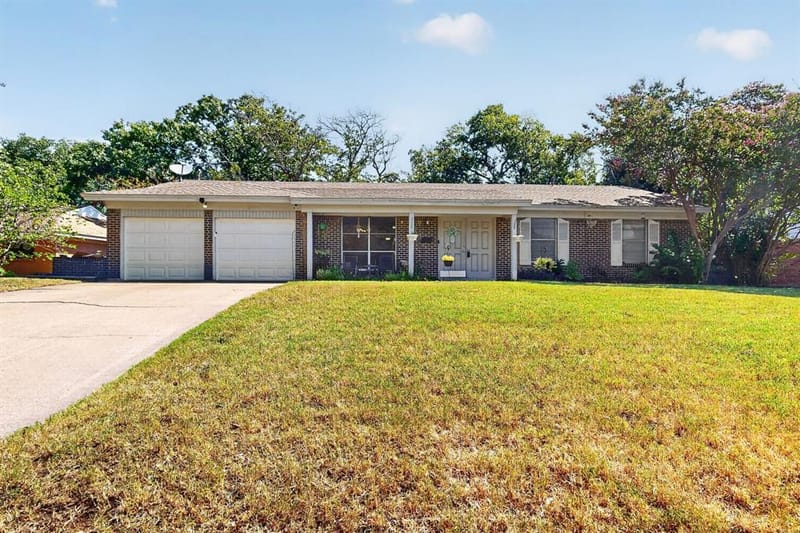 4513 Blue Lake Court, Fort Worth TX 76103 - Photo 2