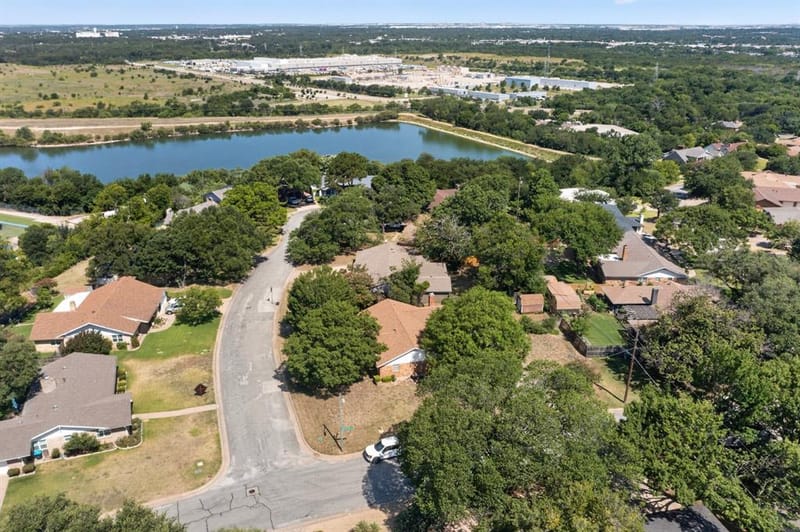 4513 Blue Lake Court, Fort Worth TX 76103 - Photo 3
