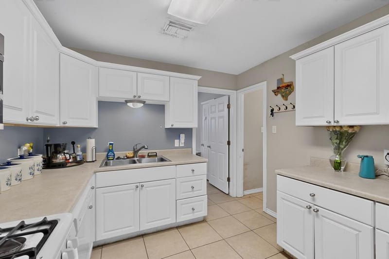 4513 Blue Lake Court, Fort Worth TX 76103 - Photo 11
