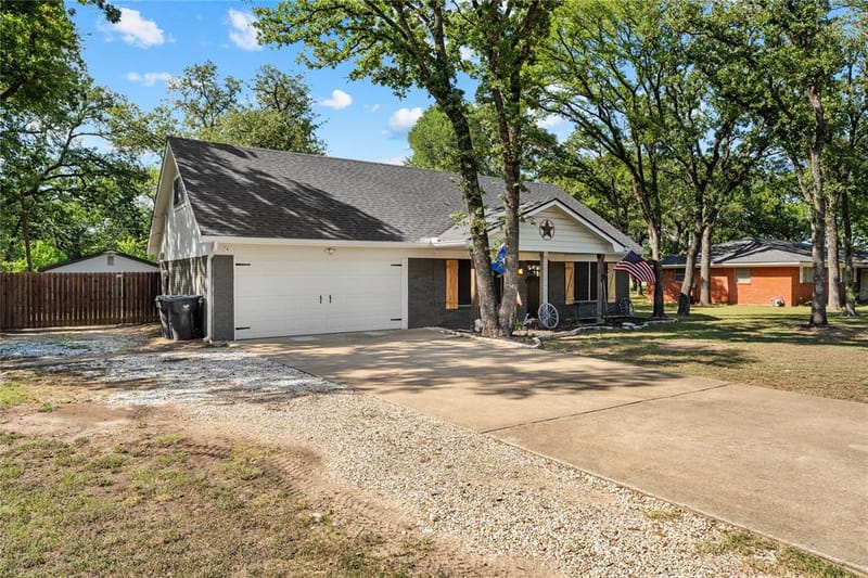 4506 Kendall Lane, Waco TX 76705 - Photo 2