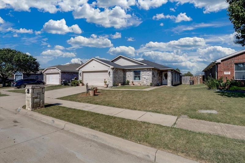 2612 Diver Court, Fort Worth TX 76119 - Photo 10