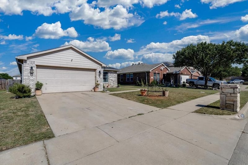 2612 Diver Court, Fort Worth TX 76119 - Photo 11