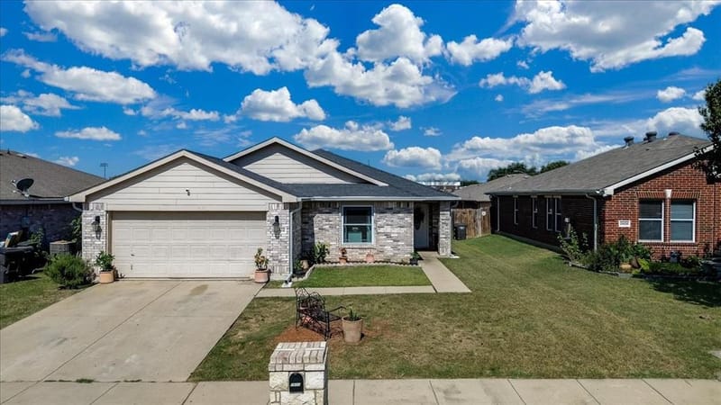 2612 Diver Court, Fort Worth TX 76119 - Photo 8