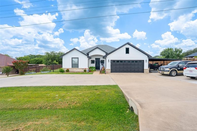 1305 E Apache Trail, Granbury TX 76048 - Photo 6