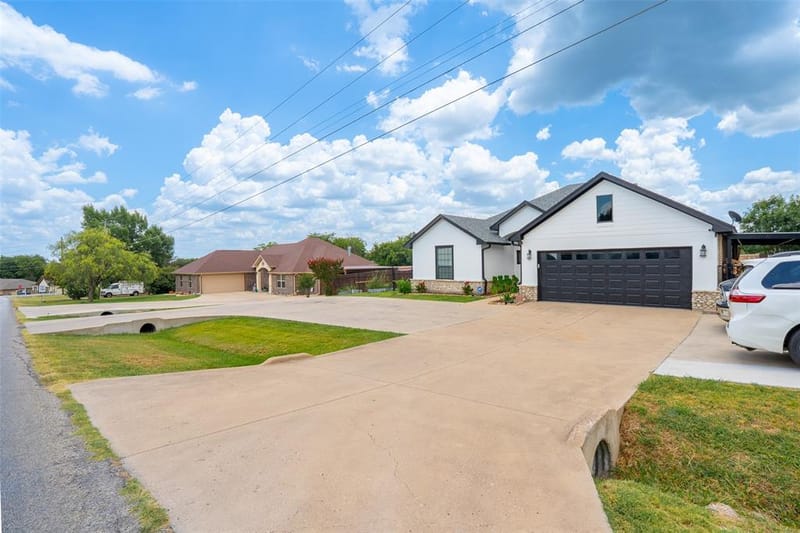 1305 E Apache Trail, Granbury TX 76048 - Photo 7