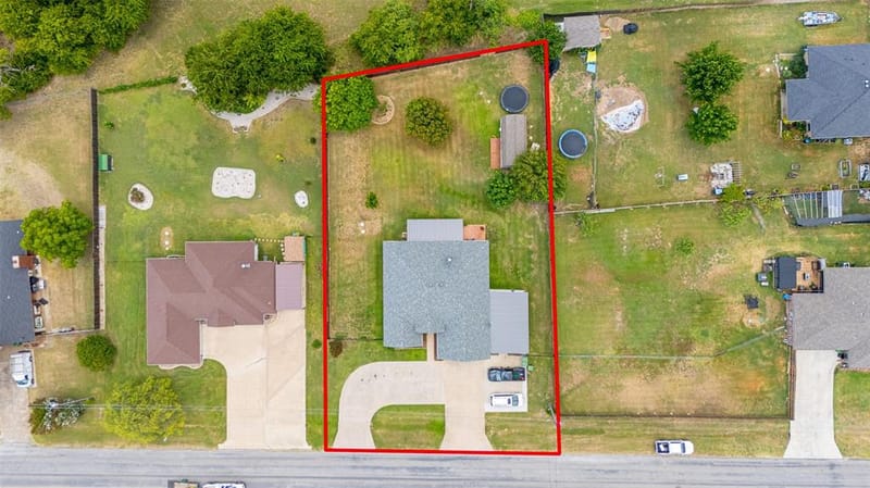 1305 E Apache Trail, Granbury TX 76048 - Photo 3