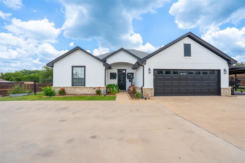 1305 E Apache Trail, Granbury TX 76048 - Photo 5