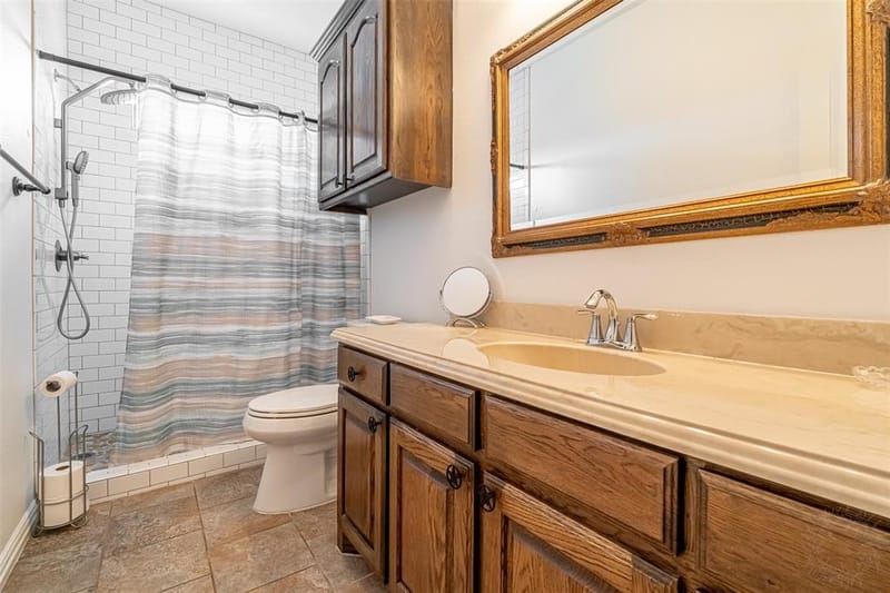 1305 E Apache Trail, Granbury TX 76048 - Photo 38