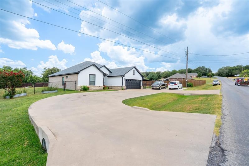 1305 E Apache Trail, Granbury TX 76048 - Photo 8