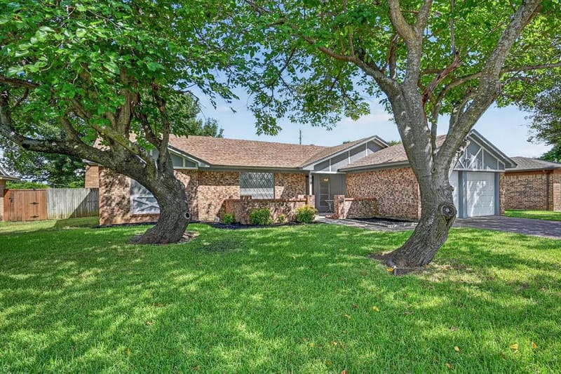 3619 Ceran Drive, Arlington TX 76016 - Photo 2