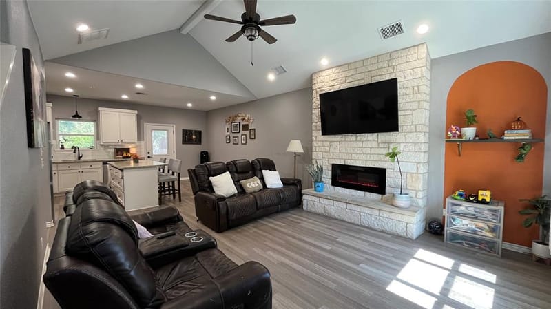 206 Beckham Street W, Sulphur Springs TX 75482 - Photo 2