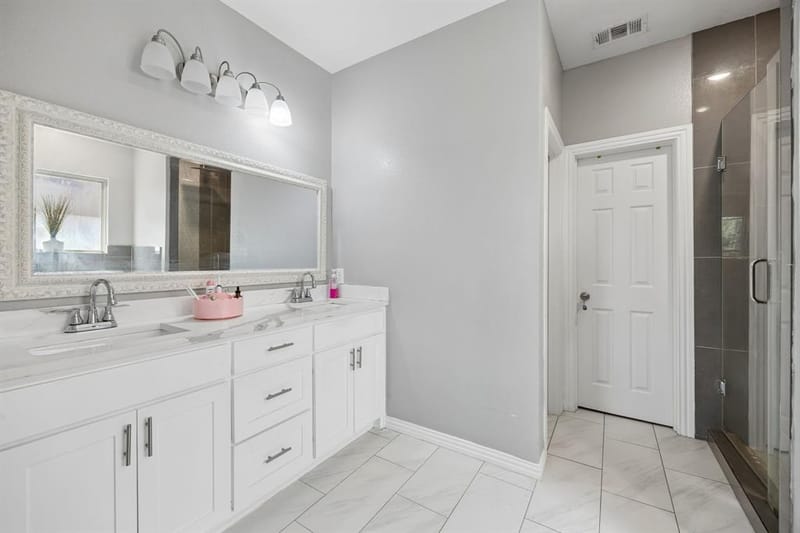 431 W Pioneer Drive, Irving TX 75061 - Photo 17