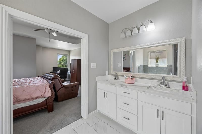 431 W Pioneer Drive, Irving TX 75061 - Photo 16