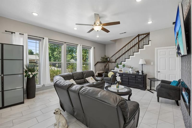 431 W Pioneer Drive, Irving TX 75061 - Photo 3