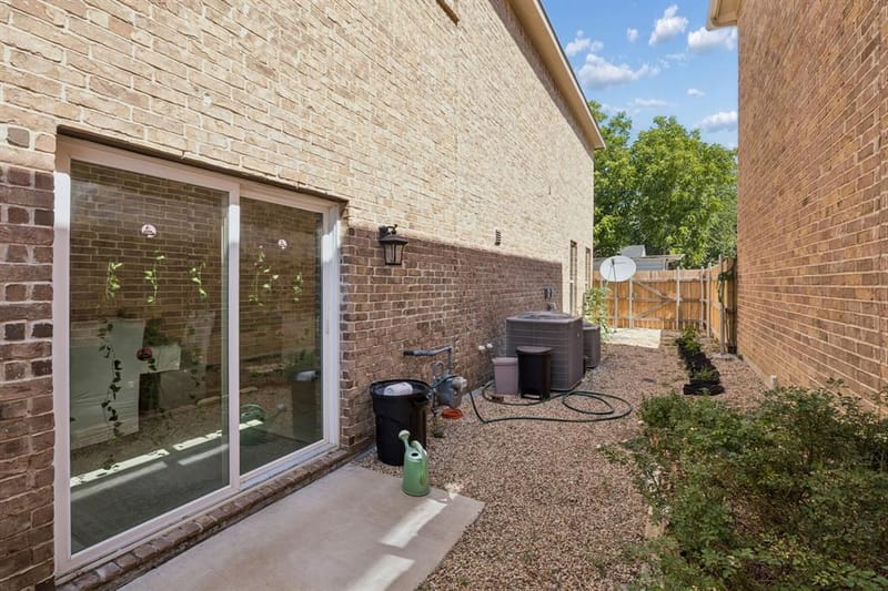 431 W Pioneer Drive, Irving TX 75061 - Photo 28