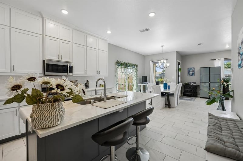 431 W Pioneer Drive, Irving TX 75061 - Photo 9