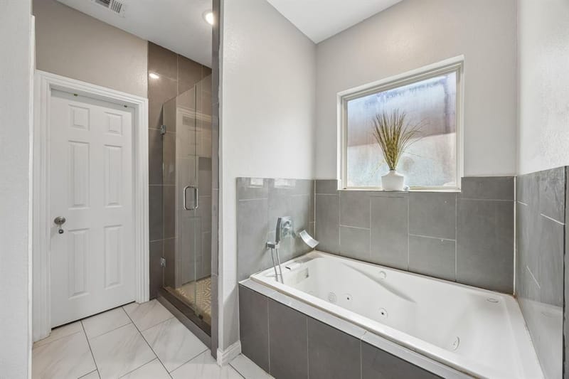 431 W Pioneer Drive, Irving TX 75061 - Photo 24