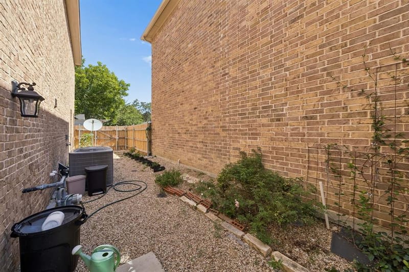 431 W Pioneer Drive, Irving TX 75061 - Photo 30