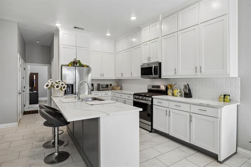 431 W Pioneer Drive, Irving TX 75061 - Photo 10