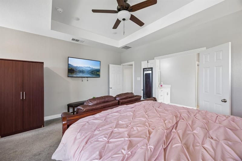 431 W Pioneer Drive, Irving TX 75061 - Photo 14