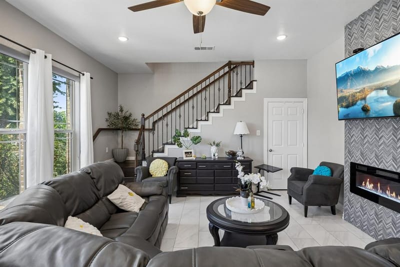 431 W Pioneer Drive, Irving TX 75061 - Photo 4