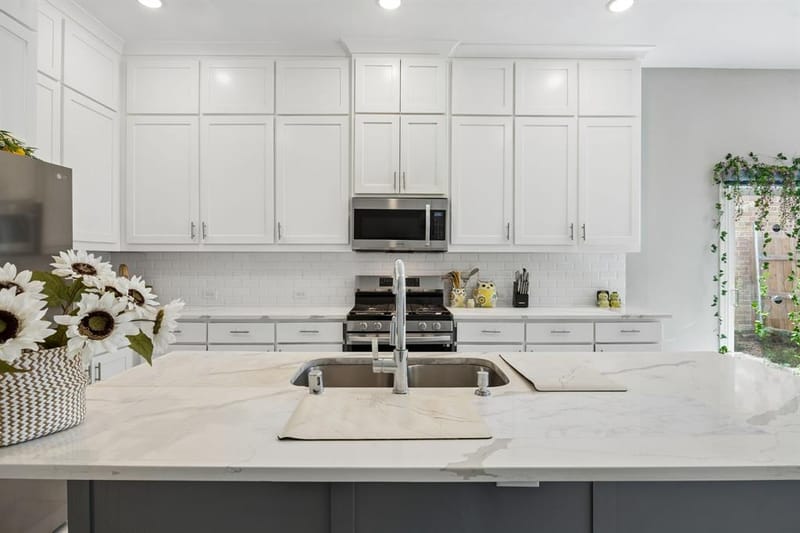 431 W Pioneer Drive, Irving TX 75061 - Photo 8