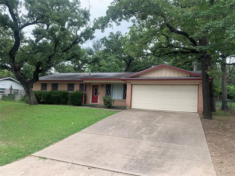 132 Skylark Drive, Azle TX 76020 - Photo 2