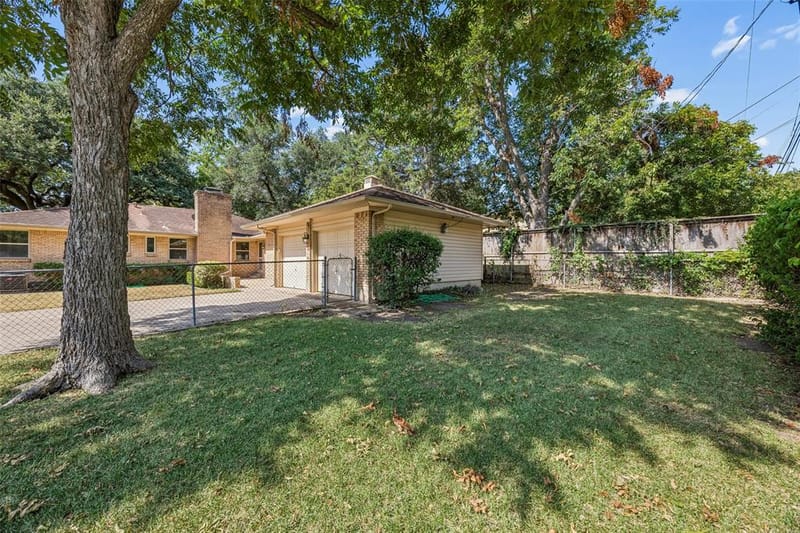 6147 Woodcrest Lane, Dallas TX 75214 - Photo 18