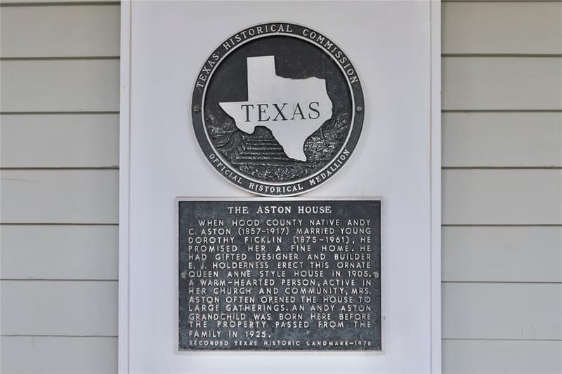 221 E Bridge Street, Granbury TX 76048 - Photo 12