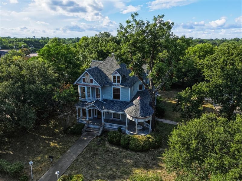221 E Bridge Street, Granbury TX 76048 - Photo 11