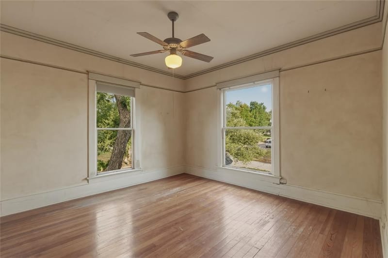 221 E Bridge Street, Granbury TX 76048 - Photo 31