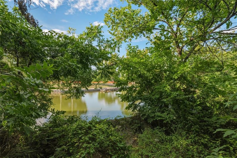 221 E Bridge Street, Granbury TX 76048 - Photo 4