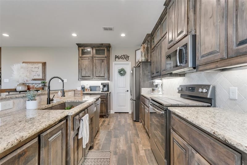704 Carmen Ana Avenue, Grandview TX 76050 - Photo 13