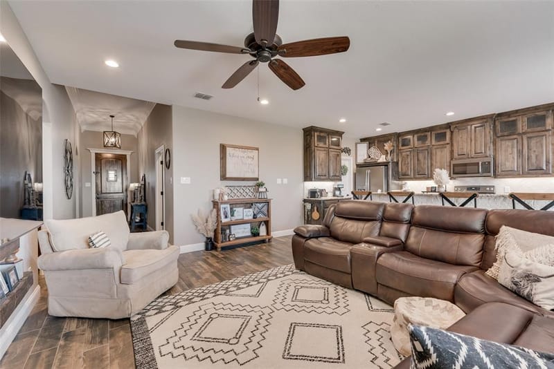 704 Carmen Ana Avenue, Grandview TX 76050 - Photo 10
