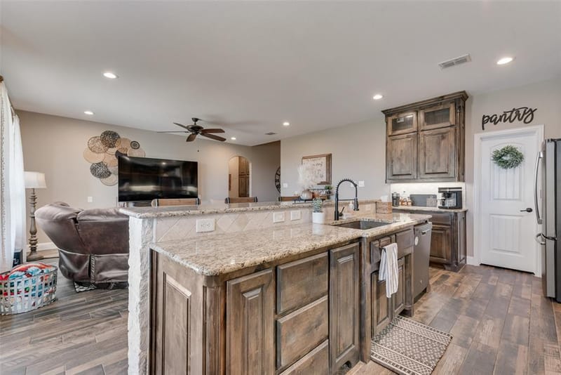 704 Carmen Ana Avenue, Grandview TX 76050 - Photo 14