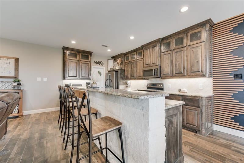 704 Carmen Ana Avenue, Grandview TX 76050 - Photo 11