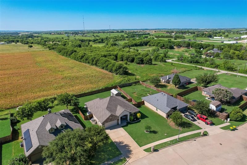 704 Carmen Ana Avenue, Grandview TX 76050 - Photo 35